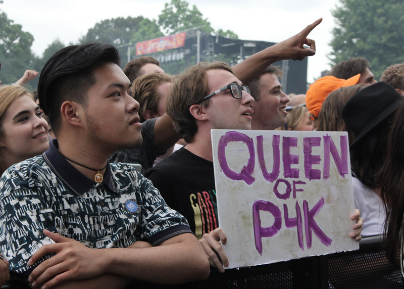 The crowd anointing Carly Rae Jepsen Pitchfork’s queen